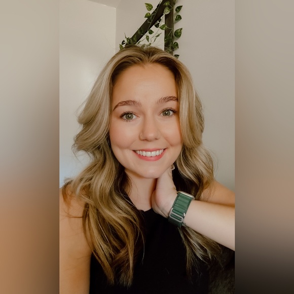 Meet your Posher, Nicole - Picture 1 of 1